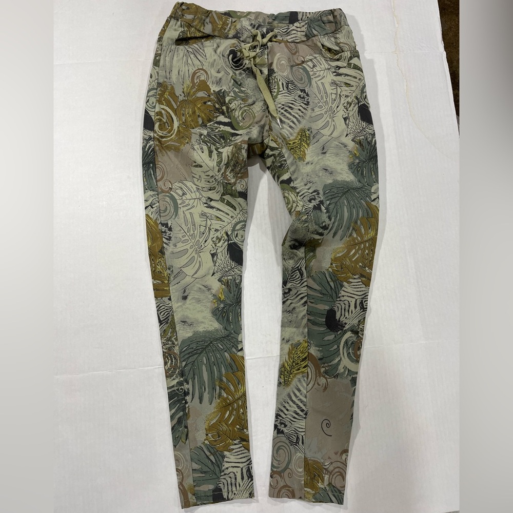 TROPICAL PRINT STRETCH PANTS WITH WAIST TIE - Picture 13 of 15